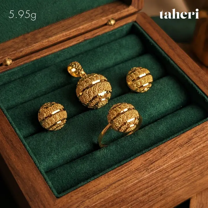 Yellow Gold Locket sets without Bangle design 1 by TAHERI